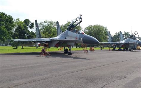 Waktu kau lewat aku sedang mainkan gitar. Pesawat Tempur TNI Jatuh di Riau, Pilot Selamat Berkat ...