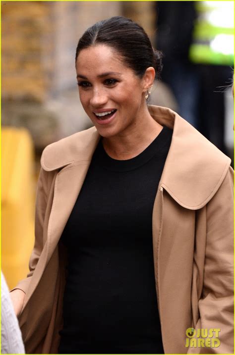 Meghan Markle Wears First Maternity Dress During Pregnancy Photo 4209615 Meghan Markle