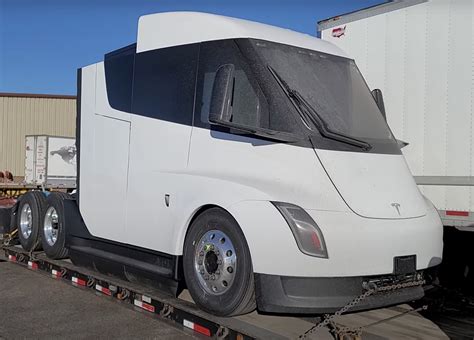 A Closer Look At Teslas Latest Semi Electric Truck Prototype Electrek