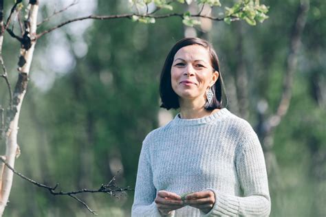 Journalisten och författaren elin anna labba säger att arbetet med boken herrarna satte oss hit journalisten och författaren elin anna labba ville ta reda på mer om sin farfar och hans mamma som. Aktavuohta // Kontakt Giehttogiella - Tjállegoahte
