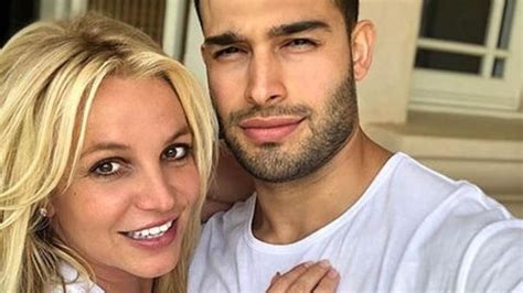 namorado de britney spears expõe sogro tenta controlar o relacionamento 09 02 2021 uol splash