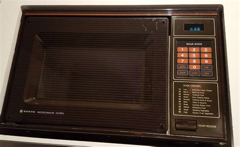 My Microwave From 1983 Still Works Great Anyone Else Have Old