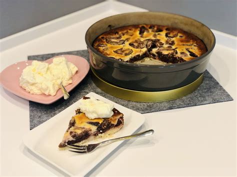 Check spelling or type a new query. Obst-Tarte mit Schmand-Guss aus der runden Kuchen ...