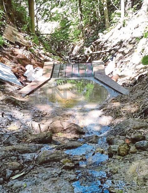 Blok aspura dan aspuri di telah dibina tong simpanan air untuk kegunaan pelajar jika krisis air melanda di kuala selangor. Air graviti kian kontang | Harian Metro