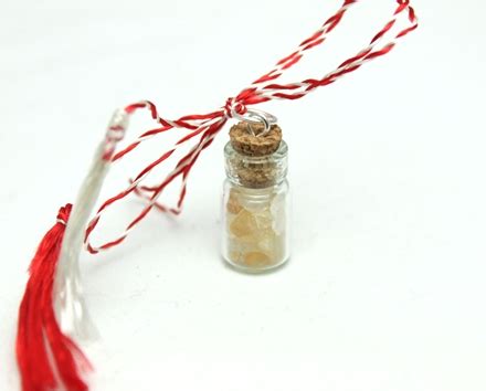 Not long ago, in the countryside, people used to celebrate the martisor by hanging a red and white string at their the gate, window. 1 Martie 2015. Idei de mărţişoare pentru 2015 | Oficial.md