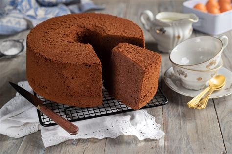 Una vera delizia per il palato che si scioglie letteralmente in bocca. Chiffon cake al cacao - Sofficissima e golosa!