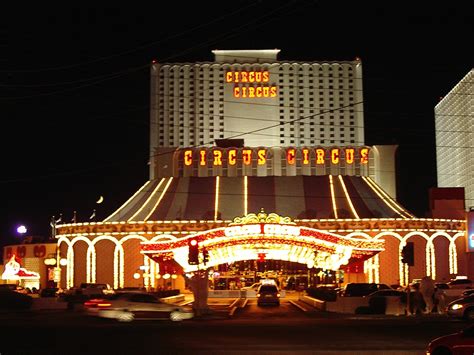 El circus circus cuenta con 3.374 habitaciones, 3 piscinass y 10.000 metros cuadrados de casino, además de un circo permanente y el. LA LLAVE AL MISTERIO: LOS CASINOS EMBRUJADOS DE LAS VEGAS