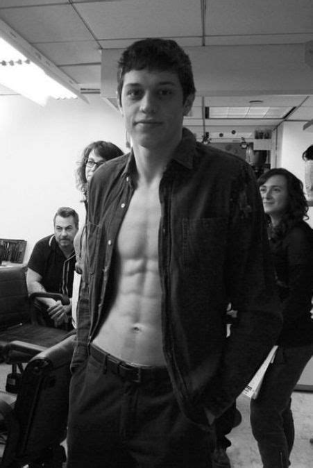 From left, machine gun kelly, john krasinski and heidi gardner appear in a saturday night live promo. Pin on tv saturday night live