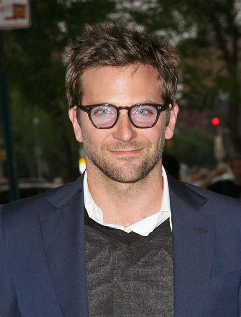33 Celebrities In Geeky Glasses That Are Chic Clicky Pix Geek Chic Glasses Bradley Cooper