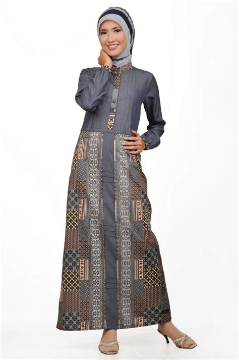 Perkembangan model gamis batik modern di indonesia terbilang unik, karena motif batik merupakan warisan dan budaya indonesia. Contoh Model Baju Gamis Batik Terbaru 2016