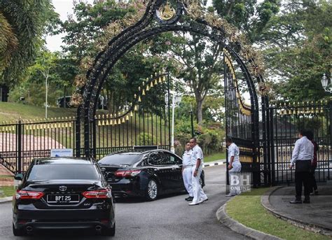 Sajak sultan mansur shah dan wasiat. 4 EXCO menghadap Sultan Selangor | Nasional | Berita Harian