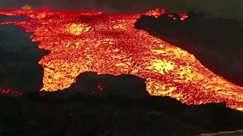 Lava Tsunami Flows From La Palma Volcano Youtube