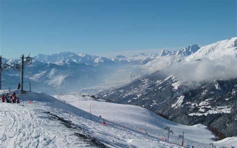 Crans montana, située à 1500m d'altitude en suisse, propose un domaine skiable de 140km. 36 Hours in...Crans-Montana