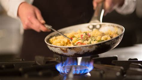 Prueba el toque que saca el wok que tienes sin usar hacer años y sácale el partido que se merece con recetas tan sensacionales como esta de yerbabuena en la cocina. Aceites: Las 10 errores que cometes cocinando y que matan ...
