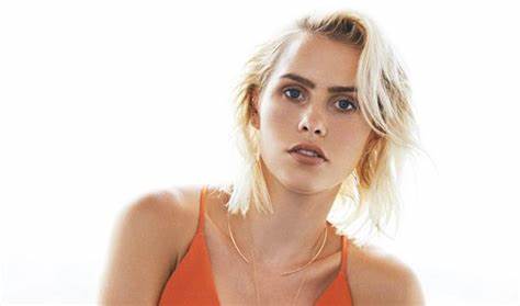 Клер холт похудела Клер Холт (Claire Holt) – биография, фото, рост и вес, личная жизнь, ее Клер Холт (Claire Holt) – биография, фото, рост и вес, личная жизнь, ее Клер холт похудела
