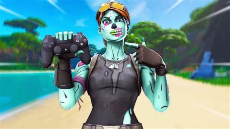 Renegade Raider Fortnite Skins Holding Xbox Controller Png