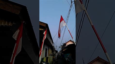 Menanggapi keluhan tersebut, sri purnomo sempat membalas komentar dengan menanyakan lokasi dari gangguan saluran air. Bendera Merah Putih di depan rumah kontrakan no 148 - YouTube