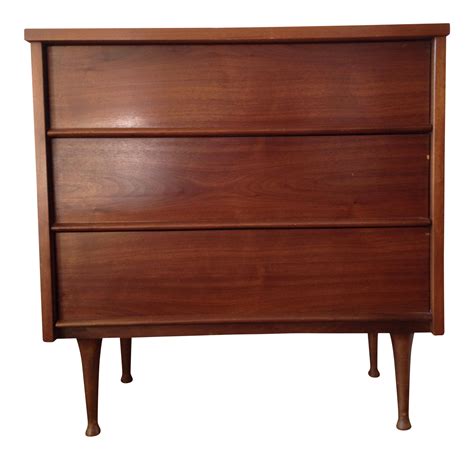 And a base top perfect for showcasing books, magazines, or candles. Mid-Century Modern Nightstand | Chairish