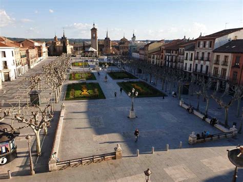 Ahora, 50 años después, conmemoramos este hito recordando sus inicios en una muestra en la que se incluye una selección de los documentos que ha ido recogiendo a lo largo de estos años, que permiten. Un centro de Alcalá de Henares desierto e irreconocible ...