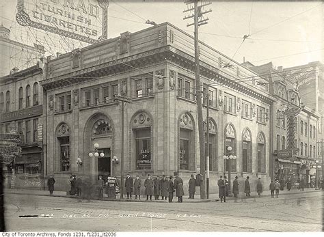 Toronto Corner Of Streets Queen And Yonge 1913