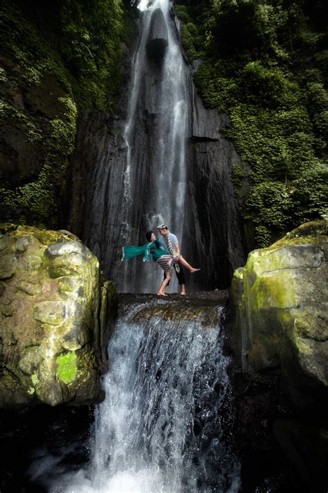 Foto prewedding jawa new gambar 15 foto prewedding sakral sumber : 7 rekomendasi lokasi foto prewedding di jawa timur ...