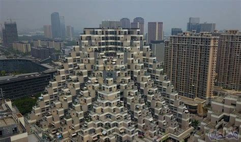 مبنى هرمي الشكل يتصدَّر مواقع التواصل الاجتماعي في الصين