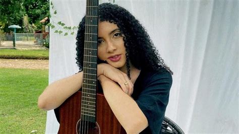 Aymeê Rocha Quem é a cantora gospel que viralizou com denúncia sobre a