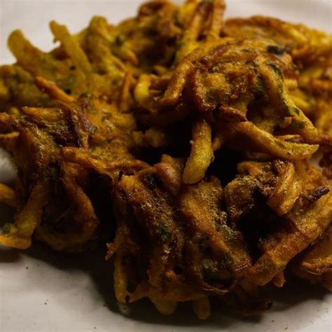 Aloo Pyaz Pakoras Onion And Potato Fritters Cooking The Globe