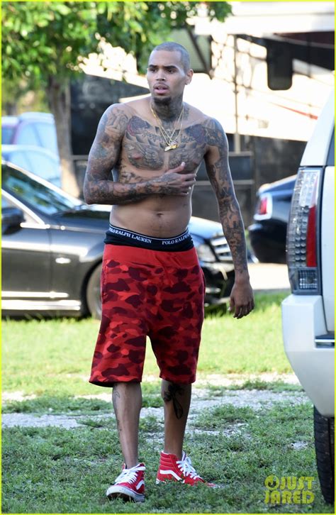 Chris Brown Goes Shirtless For New Music Video Shoot Photo 3451499 Chris Brown Shirtless
