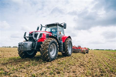Massey Ferguson Dévoile Sa Nouvelle Série De Tracteurs Mf 7s Farm