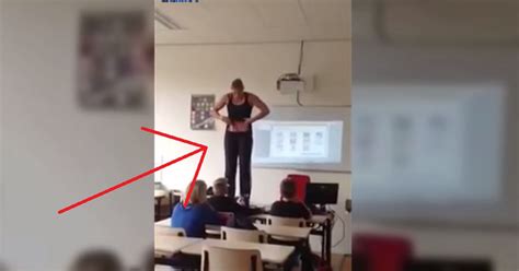 Lehrerin Zieht Sich Nackt Vor Ihren Schülern Aus Ein Schüler Filmt Es Mit Seinem Handy