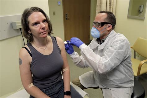 Sign up for our coronavirus newsletter. Coronavirus: First Vaccine Issued in US & Other World ...