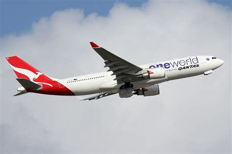 Qantas domestic, qantas international, jetstar group, qantas loyalty, and corporate. Perth Airport Spotter's Blog: Qantas Airways A330-202 VH ...
