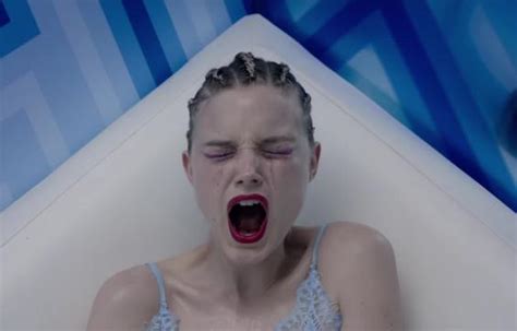 Cannes 2016 The Neon Demon Movie Review Elle Fanning Is Quite A Show