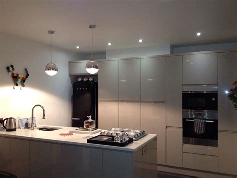 Love This Grey Kitchen From Wren Its Cashmere High Gloss With Quartz