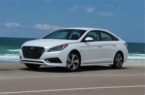 17 alloy wheels, led daytime running lights, automated head lamps and. Image: 2016 Hyundai Sonata Plug-In Hybrid - First Drive ...