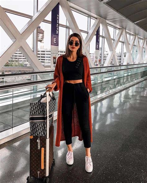 11 Comfortable Travel Outfit Ideas Stylish Outfits For Flying Moda De Ropa Outfits