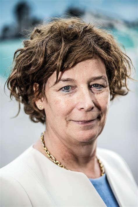 Petra de sutter (oudenaarde, 10 june 1963) is a belgian gynaecologist and politician representing the groen party who has been a deputy prime minister in the government of prime minister alexander de croo since 2020. Petra De Sutter : Belgium Appoints World S First ...