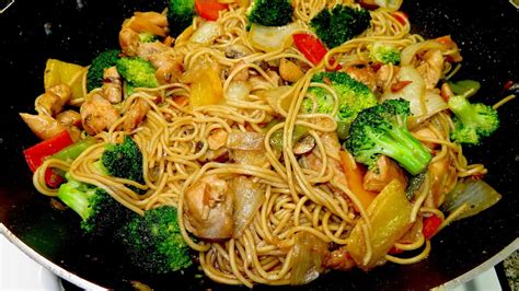 Последние твиты от chao mien (@chaomiensf). Chow Mein con pollo y brocoli. Comida China - YouTube
