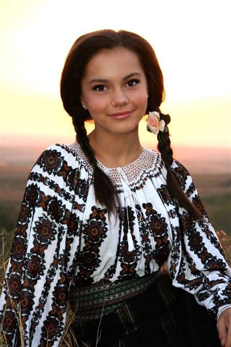 bukovyna ukraine putdownyourphone carde folk fashion ethnic fashion beautiful people