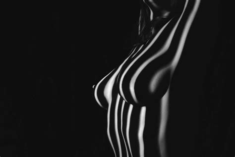 Premium Photo Sunlight Falling Naked Woman In Darkroom