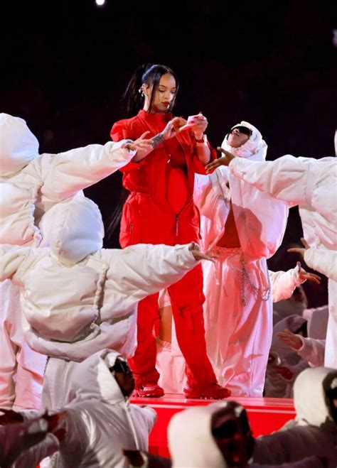 rihanna fans lose it as she whips out fenty powder mid super bowl show metro news