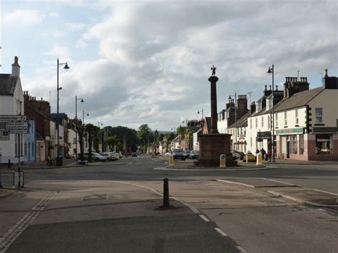 Thornhill Town Centre © Chris Downer Geograph Britain And Ireland