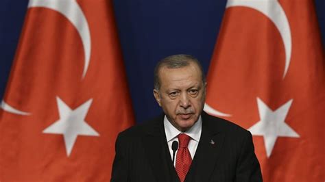 Abd başkanı donald trump, türkiye'ye yönelik yaptırım öngören kararnameyi imzaladı. ABD'nin yaptırım uyguladığı ülke Erdoğan'dan yardım istedi ...