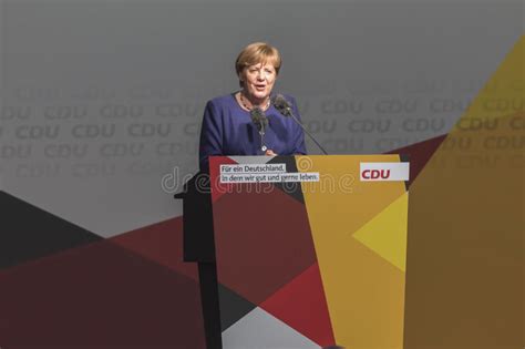 Tysk Kansler Angela Merkel Som Talar I Siegenen Tyskland Redaktionell