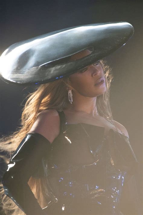BeyoncÉ Legion On Twitter Beyoncé Performing In Mugler In Pasadena