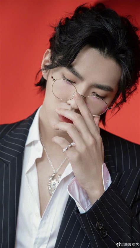 Kris wu, also known by his chinese name wu yi fan (吴亦凡), is a model, rapper, singer, actor, songwriter, and fashion icon. 吴亦凡回应争议 称autotune更像"滤镜"-东北网娱乐-东北网