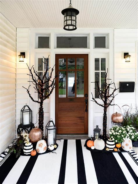 As a person who loves decorating his home for halloween, i can tell you that there are practically limitless possibilities and ideas that would help you decorate your home for halloween. Amazing and Creative DIY Halloween Decorations Ideas