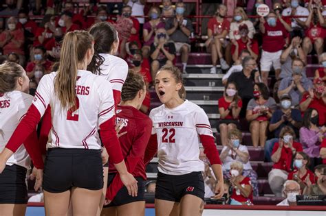 Wisconsin Badgers Volleyball Six Players Earn All Conference Honors Buckys 5th Quarter
