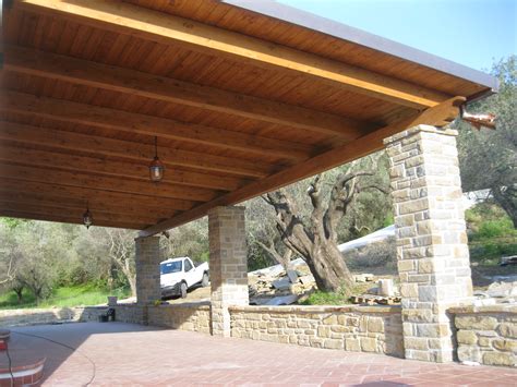 Il carport è disponibile nelle soluzioni autoportanti o addossate a parete; Tettoia in Legno 1 | Pino Costruzioni Group srls